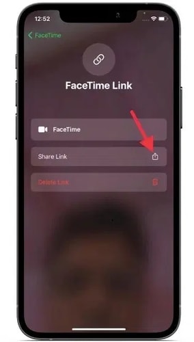 Click on the ‘Share Link’ option in FaceTime